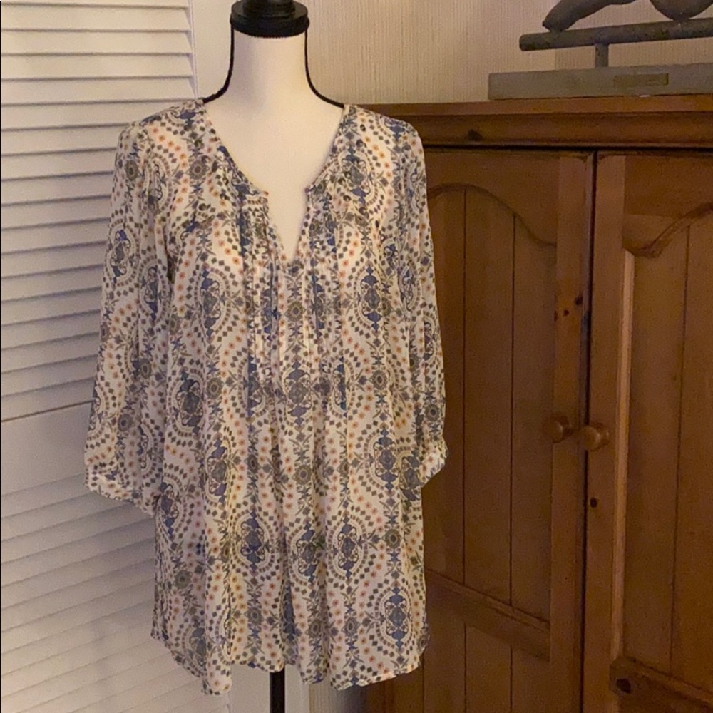 Eyeshadow sheer tunic